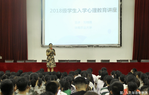 老师给员工们进行成长问题上的解忧答惑.jpg 老师给员工们进行成长问题上的解忧答惑.jpg