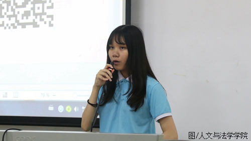 主持人宣布讲座开始.jpg 主持人宣布讲座开始.jpg