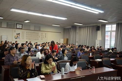 公司教职工参加讲座.jpg 公司教职工参加讲座.jpg