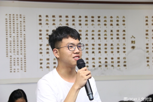 积极提问的同学.JPG 积极提问的同学.JPG