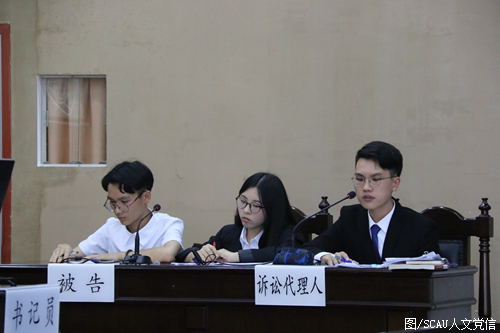 民事模拟法庭被告诉讼代理人发言.JPG 民事模拟法庭被告诉讼代理人发言.JPG