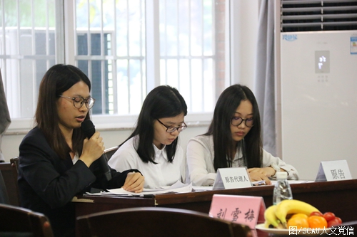 行政模拟法庭原告方发言.JPG 行政模拟法庭原告方发言.JPG