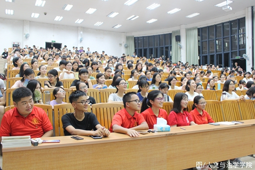年级大会会场 (1).JPG 年级大会会场 (1).JPG