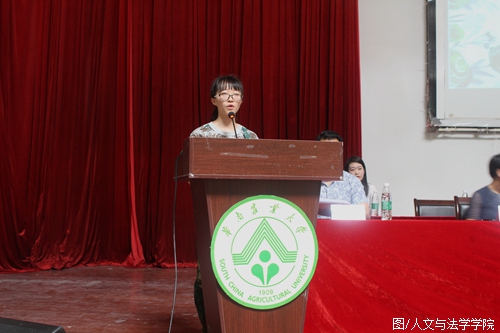 新生代表孙渝发言.JPG 新生代表孙渝发言.JPG