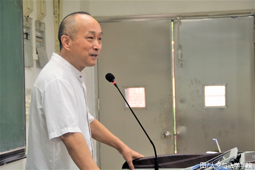 何方耀副经理在哲学系专业教育上讲话.JPG 何方耀副经理在哲学系专业教育上讲话.JPG