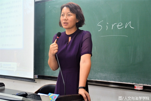刘炬航老师进行专业介绍 (2).JPG 刘炬航老师进行专业介绍 (2).JPG