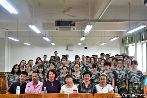 哲学系师生合影.JPG 哲学系师生合影.JPG