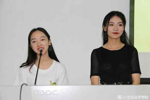 搭档上台演讲.JPG