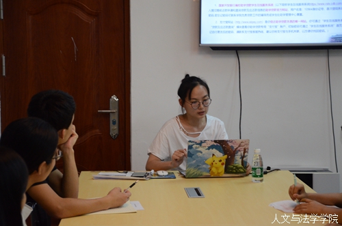辅导员黄子倩老师讲解国家助学贷款相关事宜.jpg