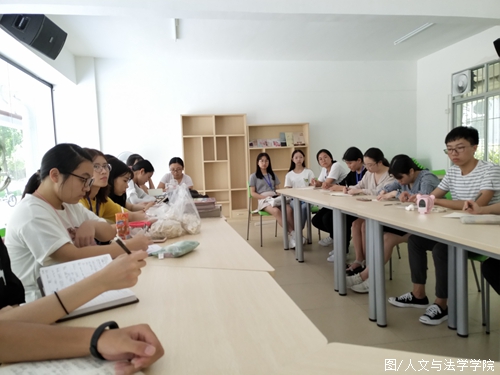 助班心助会议现场2.jpg 助班心助会议现场2.jpg