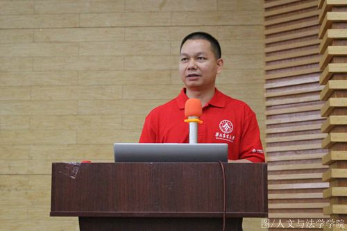 人才招聘处苏相利副处长为家长讲解如何填报志愿_副本.jpg
